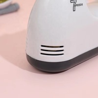 Mélangeur à main 150W Mini mélangeur à crème portable batteur à oeufs pas cher électrique 7 vitesses vitesse variable en plastique OEM processus alimentaire 0.95kg