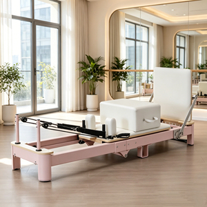 Machine de Pilates Reformer pliable multifonctionnelle en aluminium rose, réglable, avec logo personnalisé, pour usage commercial et domestique en studio - Product Image 1