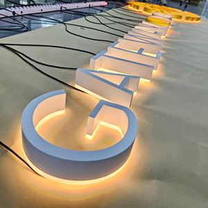 Letrero LED Personalizado con Carcasa Blanca y Retroiluminación Ámbar Cálida, con Logotipo Decorativo para el Identificación de Tiendas y Locales - Product Image 4