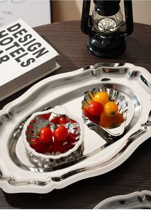 Assiette de luxe ovale en acier inoxydable poli de qualité alimentaire, motif floral, pour le thé de l'après-midi, les gâteaux, les desserts, les fêtes et les dîners - Product Image 4
