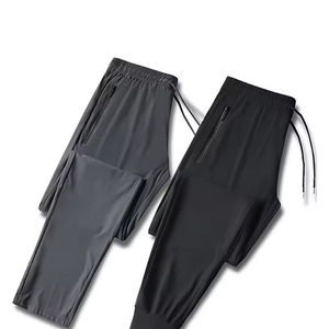 Çok Satan Erkek Buz İpek Spor Pantolonu Hızlı Kuruyan Nefes Alabilen Siyah Bol Kesim Pantolon Özelleştirilebilir LOGO Hafif Erkek Pantolonu - Product Image 3