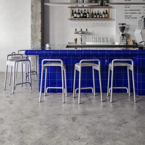 Tabouret de bar en tuyau industriel avec siège en bambou naturel, tabouret sans dossier en métal de style vintage pour restaurant, bar, café, salon de thé - Product Image 1