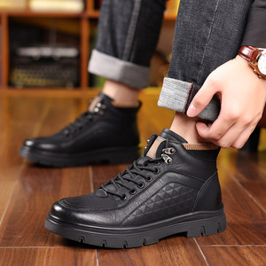 Bottes Martin pour homme en cuir noir, hauteur cheville, bout rond, à lacets, doublure en peluche, semelle extérieure en caoutchouc, chaussures d'hiver isolantes - Product Image 4