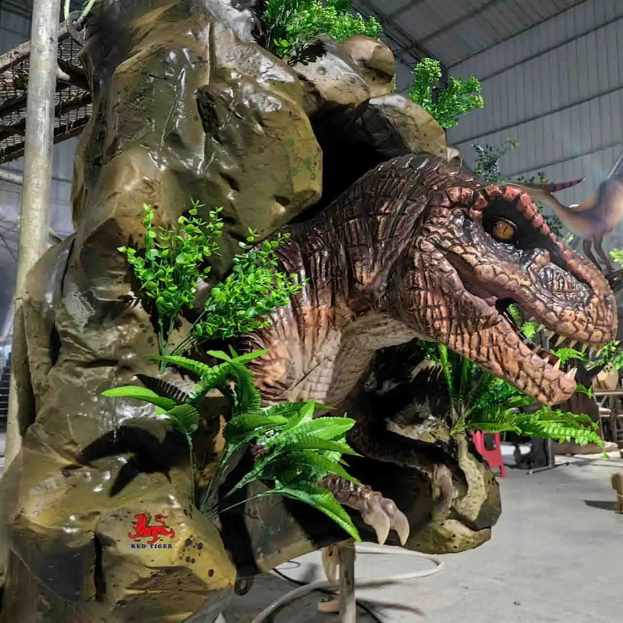 ไดโนเสาร์ประจุลบสมจริงขนาดชีวิต T-Rex ในถ้ำ