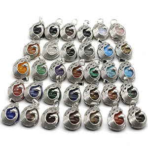 Charmes de pendentifs de pierres précieuses en cristal de guérison naturelle pour la fabrication de bijoux - Product Image 1