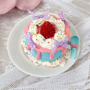 Vente directe usine – Jouet à presser Gâteau Fraise Brume Rose en silicone de qualité alimentaire, sûr pour tous les âges, anti-stress, couleurs vives - Product Image 1
