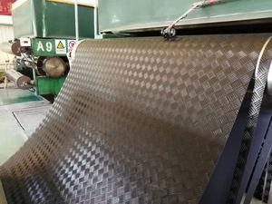 Noir 10 Mts grand tapis de roulement en caoutchouc 12mm d'épaisseur plancher en <span class=keywords><strong>vinyle</strong></span> en plastique pour Garage extérieur atelier de gymnastique sol en caoutchouc - Product Image 5