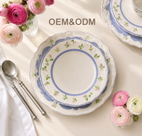Service de table en céramique de luxe vintage à motifs floraux en relief, assiettes, bols, tasses et plateaux en porcelaine française pour mariage, HORECA et usage domestique