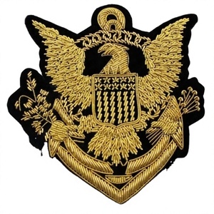 Nouveau design – Badges brodés faits main en PVC souple pour uniformes scolaires, universitaires et religieux (USA/Europe) – Épingles de sécurité personnalisées - Product Image 4