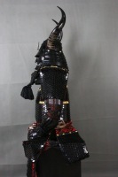 Armure de samouraï japonaise Yoroi noire faite à la main, casque Kabuto en corne de taureau découpé, armure entièrement portable pour exposition muséale et cosplay