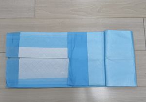 Aangepaste Kleine 3-laags Wegwerp Incontinentie Onderleggers Voor Volwassenen 30*30Cm Steril Ziekenhuis Onderleggers Lekbescherming - Product Image 5