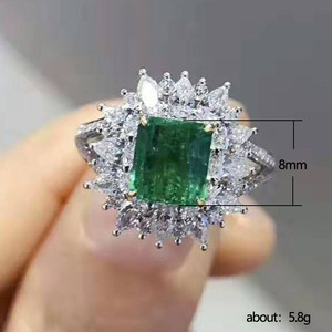 Anello a Forma Quadrata di Colore Verde Design Elegante Anello da Dito per Donne - Product Image 5