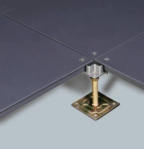 Plancher surélevé en acier et ciment avec finition brute et chemin de câbles pour salles informatiques - Product Image 2
