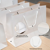 Caja de Regalo de Cartón Blanco con Logotipo Personalizado en Cinta y Bolsa de Papel a Juego para Joyería de Alta Gama, Boutique y Mostrador