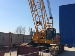 Grúa sobre Orugas XGC75 de 75 Toneladas con Presión de Tierra de 0.08MPa para Construcción en Terrenos Lodosos, Pantanosos y Blandos - Product Image 1