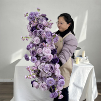 Großhandel Hochzeits-Sofa-Blumen Lila Lange Reihe Künstliche Blumen für Hochzeitstisch Konferenzdekoration