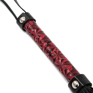Látigo de entrenamiento con mango con diseño de diamantes, cuero negro, equipo de bondage para adultos, para uso romántico en pareja. - Product Image 3