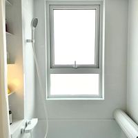 Fenêtre coulissante en alliage d'aluminium directe d'usine de conception moderne pour la sortie de climatiseur de salle de bains au-dessus de la fenêtre d'ouverture de la salle de bains
