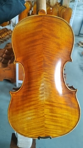 Violín Antiguo 4/4 Hecho a Mano por Expertos, para Interpretación Profesional, con Componentes de Ébano y Acabado Barnizado - Product Image 4