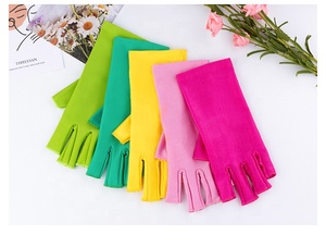 <span class=keywords><strong>Gants</strong></span> en Spandex Blanc/Noir <span class=keywords><strong>Anti</strong></span>-<span class=keywords><strong>UV</strong></span> 20*8cm pour Outils de Nail Art et Manucure – 1 Paire - Product Image 6