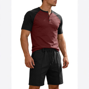 Conjunto de Dos Piezas de Verano para Hombre, Camiseta Henley con Estampado de Patchwork y Pantalones Cortos Deportivos Casuales, Ligeros, de Secado Rápido y Corte Ajustado - Product Image 3