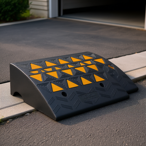 Rampa de acera de caucho Vector de 6 pulgadas de altura, rampa de umbral para entrada de vehículos con estructura de rejilla estable - Product Image 2