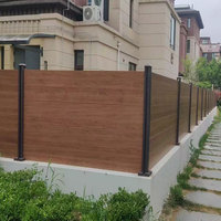 Clôture extérieure en WPC avec dessus en treillis, anti-UV, résistante aux intempéries, cadre en aluminium thermolaqué, pour clôture de villa, jardin latéral, ou limite de terrain