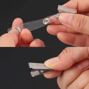 FOSKA 100 <span class=keywords><strong>Porte</strong></span>-cartes d'identité transparents horizontaux flexibles en <span class=keywords><strong>plastique</strong></span> pour étudiants avec attaches à clip pour protéger les cartes d'identité - Product Image 4