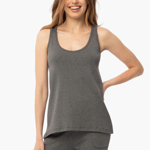 Débardeur en coton 100% tricoté pour femme au charme minimaliste avec des tons neutres et un look ajusté pour le bureau et les tenues de soirée - Product Image 1