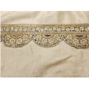B.R. Ribete decorativo de encaje floral dorado para sari, lehenga, prendas de vestir y decoración de telas. - Product Image 1