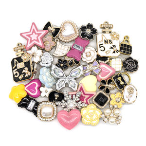 Grosir Aksesori bunga lucu pita Mewah desainer pesona sepatu Anjing Beruang akrilik Bling kustom Dekorasi jumlah besar - Product Image 2