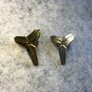 Spilla in Metallo Lega Placcata con Logo di <span class=keywords><strong>Kobe</strong></span> <span class=keywords><strong>Bryant</strong></span> Black Mamba, Design Floreale alla Moda, Souvenir con Spedizione Gratuita - Product Image 3