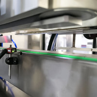 Machine de bouteille de pot en plastique PET en verre de grande bouche 6 stations pour les aliments liquides 500ml de capacité moteur PLC pour les conserves de gel de shampooing