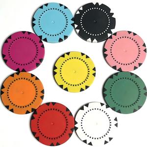 Venta al por mayor <span class=keywords><strong>de</strong></span> fábrica: Fichas <span class=keywords><strong>de</strong></span> póker <span class=keywords><strong>de</strong></span> arcilla <span class=keywords><strong>de</strong></span> 14g con diseño <span class=keywords><strong>de</strong></span> rueda dentada, 10 <span class=keywords><strong>colores</strong></span>, pegatinas personalizadas, dos tonos reales, sin denominaciones. - Product Image 1