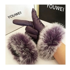 Gants d'hiver 2026 pour <span class=keywords><strong>femme</strong></span> en fausse fourrure et <span class=keywords><strong>cuir</strong></span> PU, chauds, compatibles écran tactile, avec revers chaud, pour l'extérieur, prix d'usine, vente en gros - Product Image 6