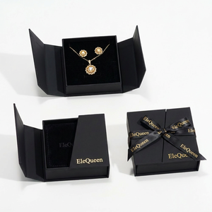 Boîte à bijoux carrée moderne et élégante, personnalisable avec logo et couleur, fermeture magnétique, en carton, avec ruban de satin, double ouverture - Product Image 3