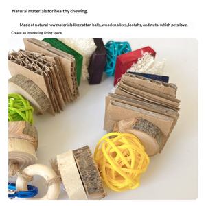 Jouets pour oiseaux, lapins et hamsters Peony Toys : Balles en rotin suspendues en bois colorées pour le mastication et le soulagement de l'engorgement buccal, avec ficelle et paillettes - Product Image 2