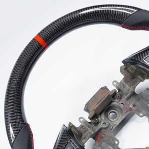 Volants personnalisés en fibre de carbone pour Pajero Montero / Carbone brillant avec cuir lisse - Product Image 2