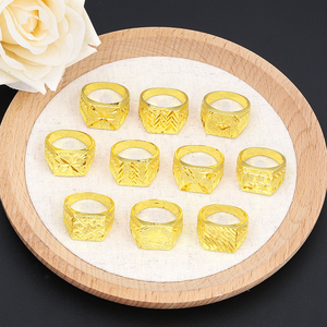 JXX Gioielli in Ottone Placcato Oro 24k Anello da Uomo alla Moda Stile Retrò Indiano di Dubai Anello Semplice in Oro da Uomo Fede Nuziale - Product Image 1