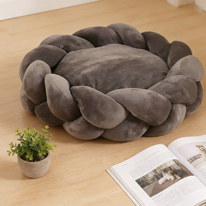 Großhandel Extra Weiches Warmes Rundes Nest-Haustierbett Sofa für Haustiere Komfortabel Waschbar Gewebtes Seil Gestricktes Plüsch PP-Faser-Füllung - Product Image 1