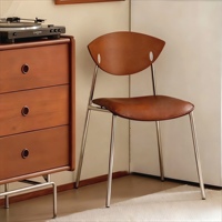 Chaise d'inspiration mid-century avec dossier incurvé en acier, coussin moelleux, pieds métalliques fins, imperméable, écologique, pour la maison, le restaurant, mobilier design