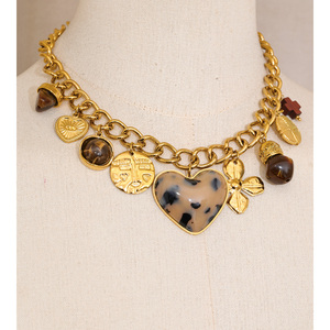 Collana JINYOU 577 Vintage con Ciondolo a Cuore con Stampa Leopardata Placcato Oro 18K, in Acciaio Inossidabile e Resina di Legno - Product Image 2