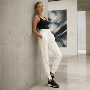 <span class=keywords><strong>Pantaloni</strong></span> Sportivi da Donna Personalizzati OEM a Vita Alta, Stile Lusso, <span class=keywords><strong>con</strong></span> Striscia Laterale Bicolore, Apertura <span class=keywords><strong>con</strong></span> Zip <span class=keywords><strong>alla</strong></span> <span class=keywords><strong>Caviglia</strong></span>, in Misto Nylon Tecnico - Product Image 2