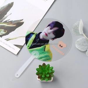 KPOP-Éventails à main K-<span class=keywords><strong>pop</strong></span> personnalisés imprimés avec <span class=keywords><strong>photo</strong></span>, ventilateurs <span class=keywords><strong>d</strong></span>'été ronds en plastique PVC - Product Image 3