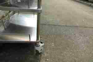 Lichtgewicht Mobiele Drievoudige Medische Roestvrijstalen Medische <span class=keywords><strong>Trolley</strong></span> Zonder Laden 3-laags Instrumentenwagen - Product Image 5