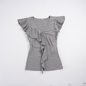Camiseta informal cómoda con volantes y cuello en V para mujer, manga corta, color liso - Product Image 2