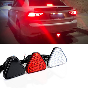 Troisième <span class=keywords><strong>feu</strong></span> stop <span class=keywords><strong>triangulaire</strong></span> style F1 - Lampe de sécurité arrière clignotante 12V - Product Image 4