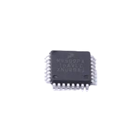 Gamme de températures MC9S08PA16AVLC, variante V (-40°C à 105°C), variante M (-40°C à 125°C). Boîtier LQFP-32 pour montage SMT MCU/MPU/SOC