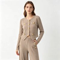 Nouvelle Collection 2026 – Ensemble Deux Pièces Hiver Personnalisé pour Femme : Cardigan Tricoté Rayé et Legging Ample Décontracté avec Logo Frontal – Vente en Gros