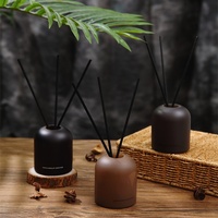 Bouteille cylindrique en verre de parfum de décoration intérieure de 150ml avec impression de logo personnalisé pour diffuseur de roseaux